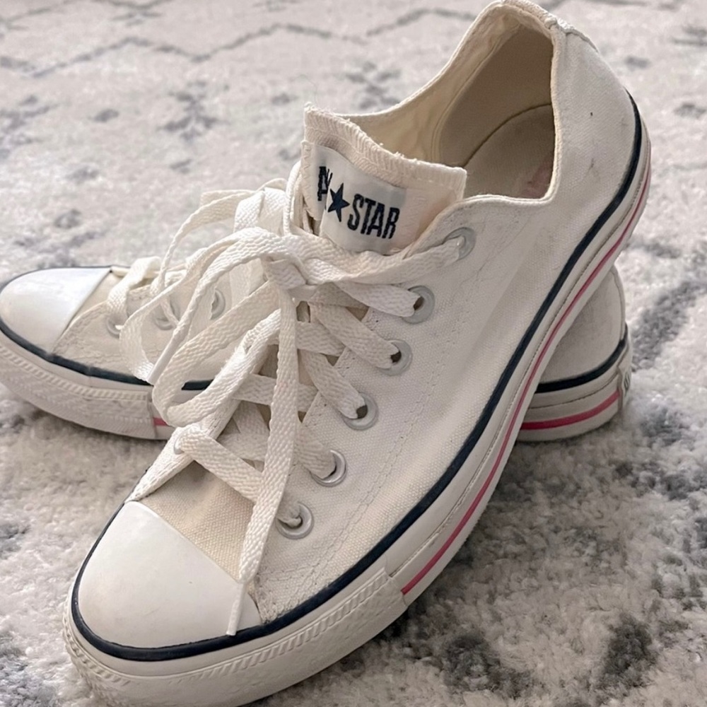 White Converse SZ 8 Womens